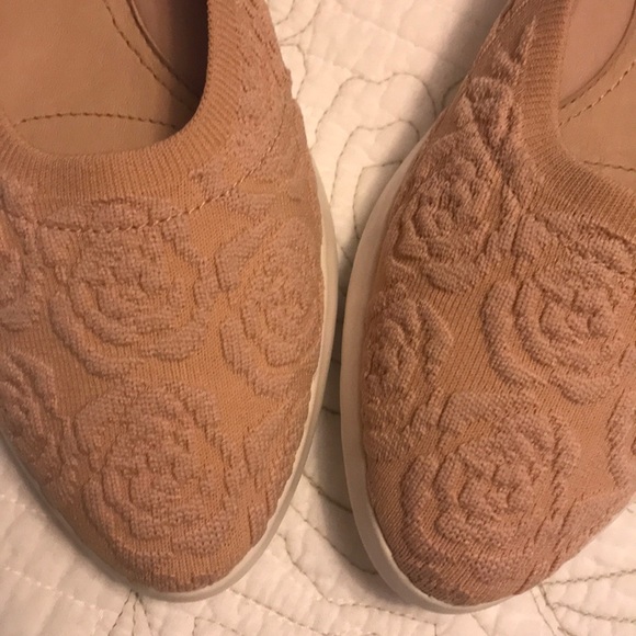 Super soft Taryn Rose shoes - Picture 7 of 8